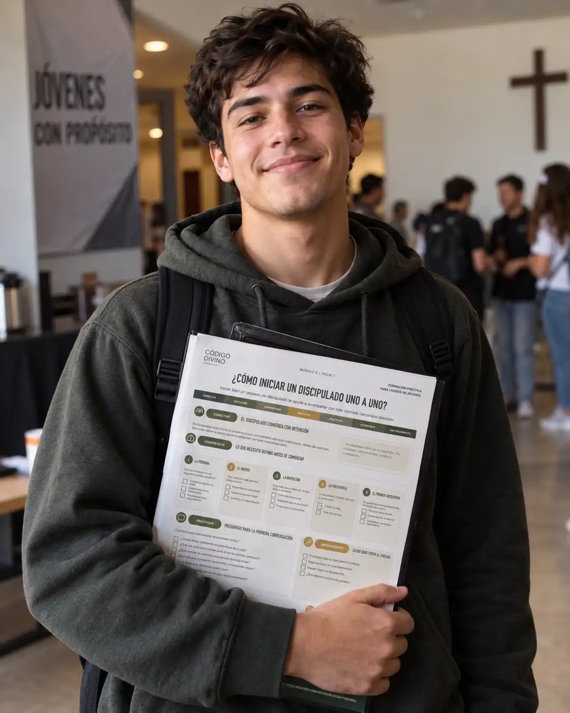 Joven con material Código Divino